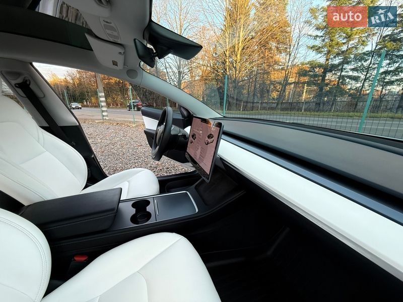 Седан Tesla Model 3 2021 в Трускавце