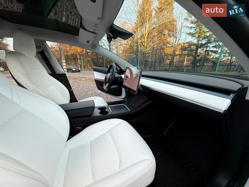 Седан Tesla Model 3 2021 в Трускавце