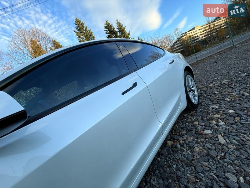 Седан Tesla Model 3 2021 в Трускавце