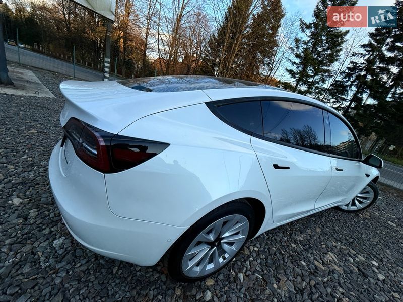 Седан Tesla Model 3 2021 в Трускавце