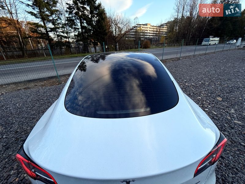 Седан Tesla Model 3 2021 в Трускавце