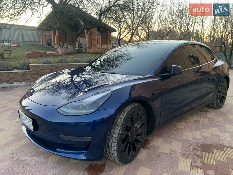 Седан Tesla Model 3 2022 в Обухові