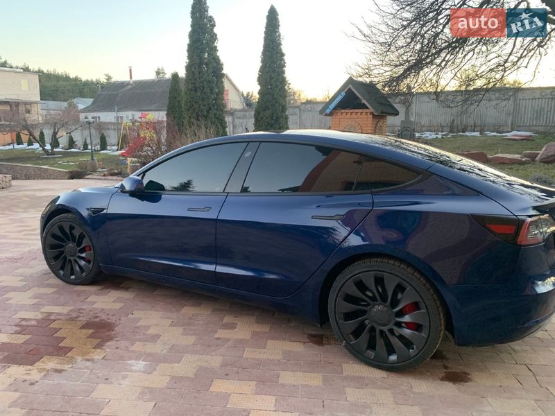 Седан Tesla Model 3 2022 в Обухові