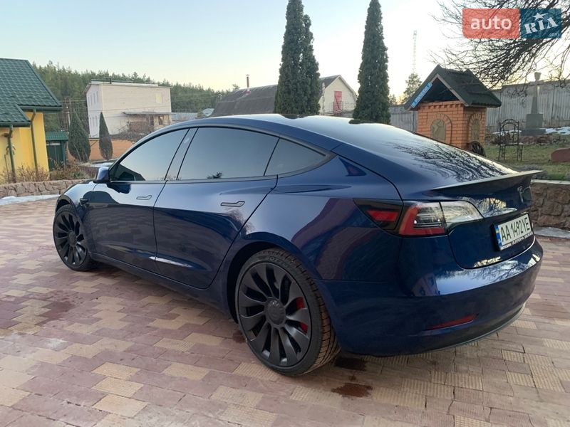 Седан Tesla Model 3 2022 в Обухові
