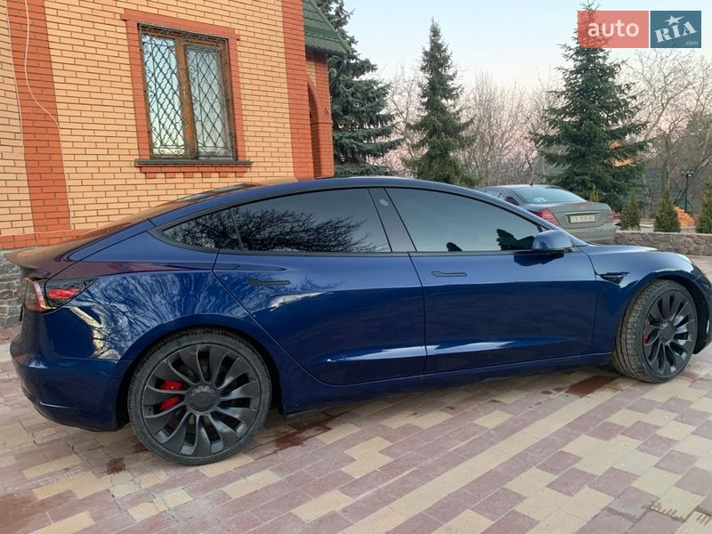 Седан Tesla Model 3 2022 в Обухові