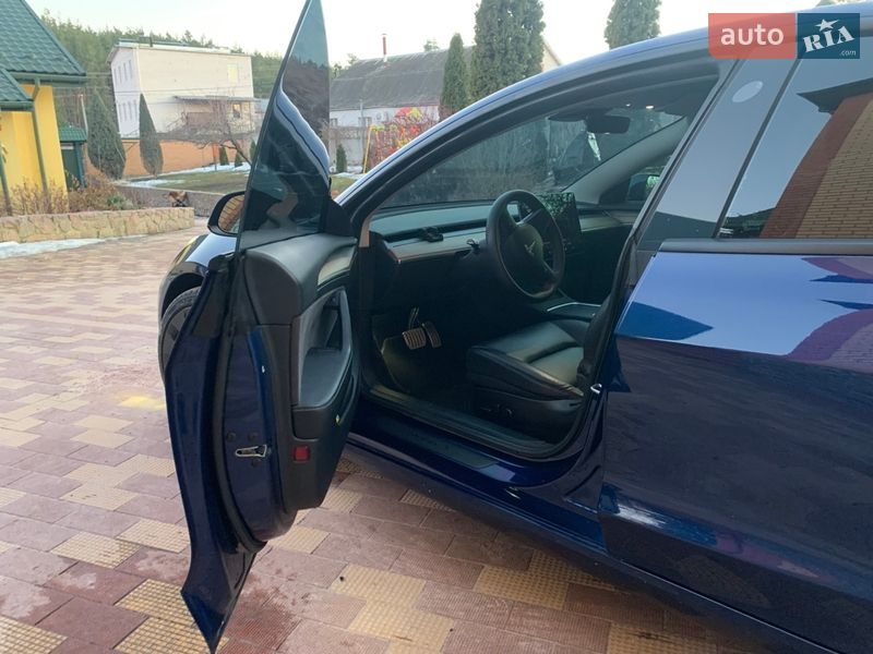 Седан Tesla Model 3 2022 в Обухові