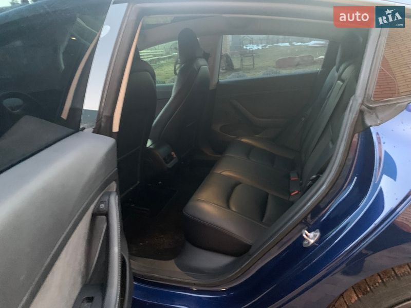 Седан Tesla Model 3 2022 в Обухові