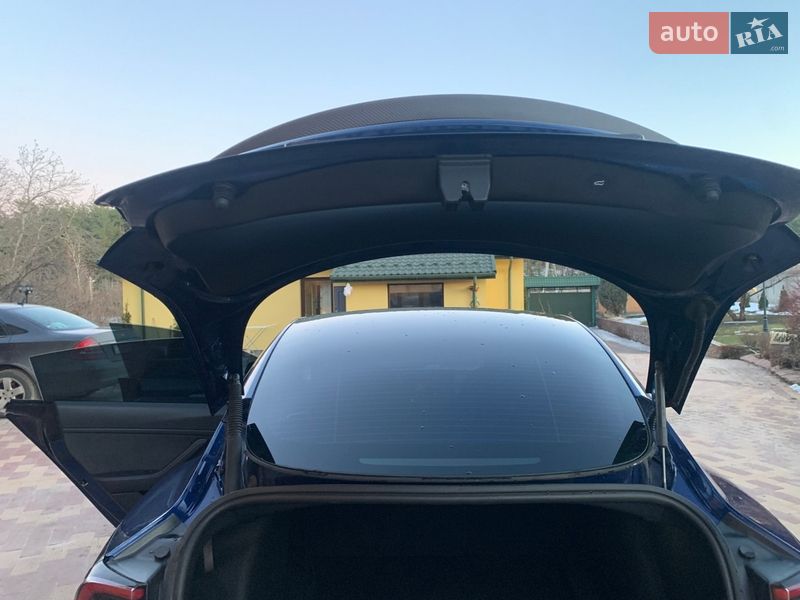 Седан Tesla Model 3 2022 в Обухові