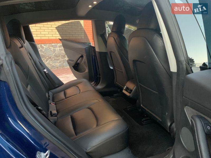Седан Tesla Model 3 2022 в Обухове