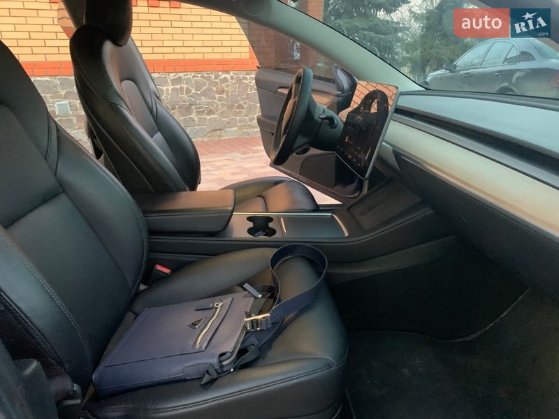 Седан Tesla Model 3 2022 в Обухові