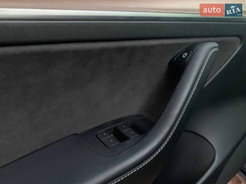 Седан Tesla Model 3 2022 в Обухове