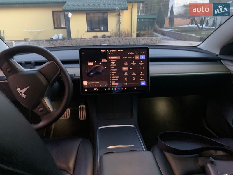 Седан Tesla Model 3 2022 в Обухові