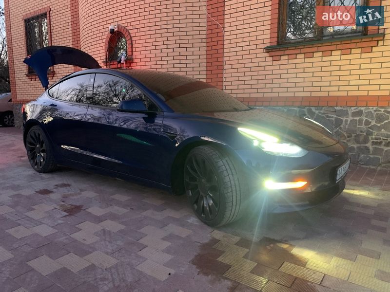 Седан Tesla Model 3 2022 в Обухове