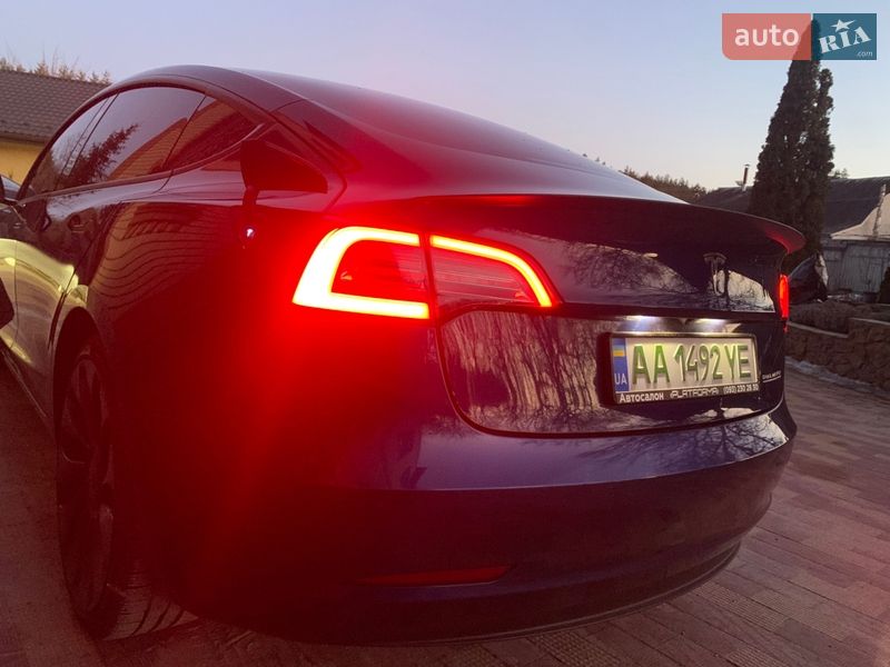 Седан Tesla Model 3 2022 в Обухові