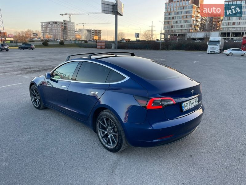 Седан Tesla Model 3 2019 в Ужгороді