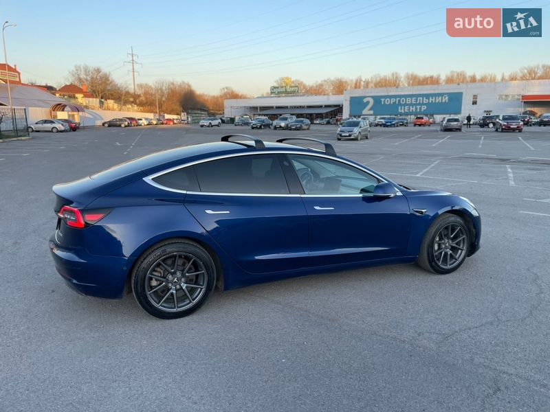 Седан Tesla Model 3 2019 в Ужгороді