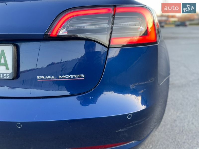 Седан Tesla Model 3 2019 в Ужгороді