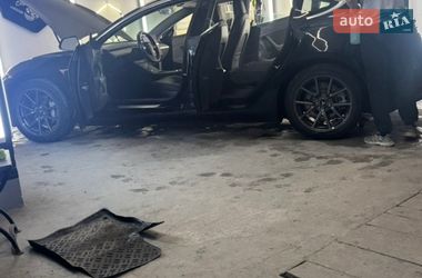 Седан Tesla Model 3 2018 в Чернігові