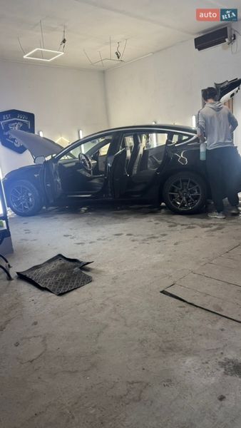 Седан Tesla Model 3 2018 в Чернигове фото 14 Седан Tesla Model 3 2018 в Чернигове