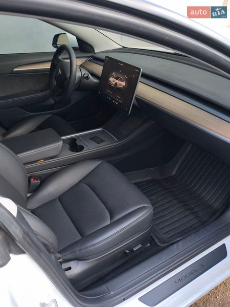 Седан Tesla Model 3 2023 в Болграде