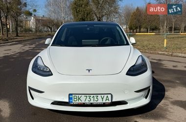 Седан Tesla Model 3 2020 в Ровно