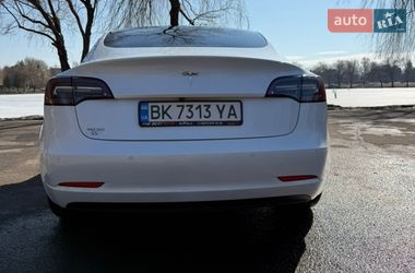 Седан Tesla Model 3 2020 в Ровно
