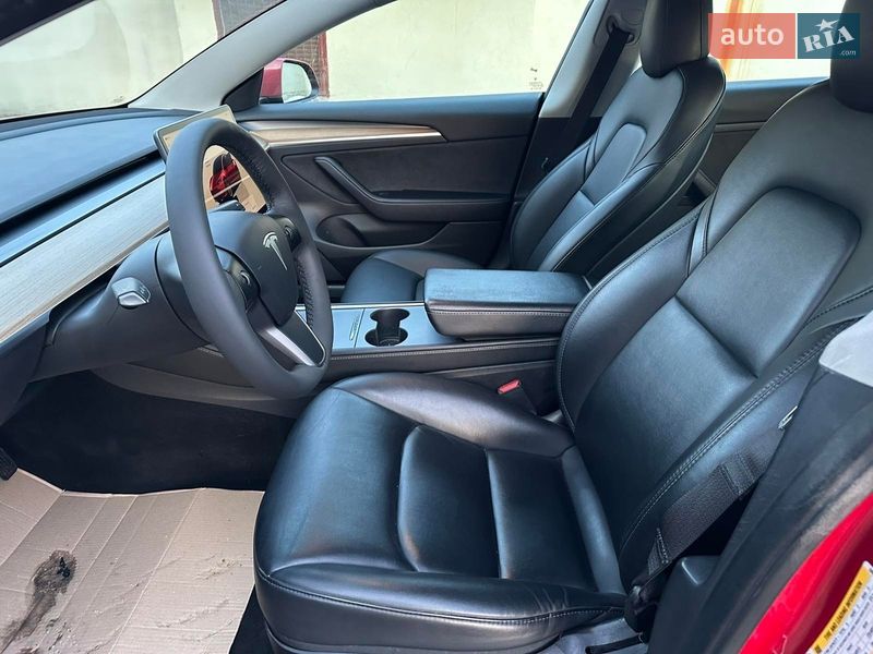 Седан Tesla Model 3 2022 в Ровно
