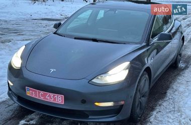 Седан Tesla Model 3 2019 в Ровно