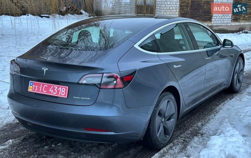 Седан Tesla Model 3 2019 в Ровно