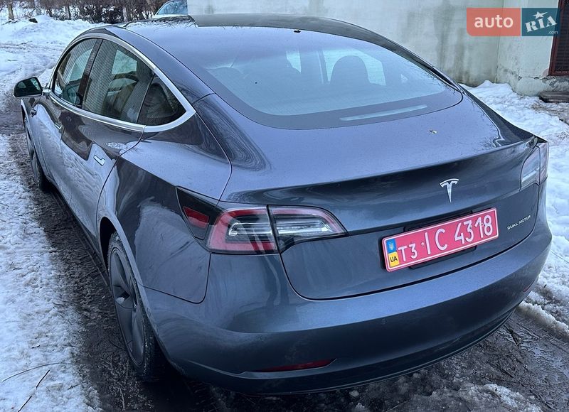 Седан Tesla Model 3 2019 в Ровно