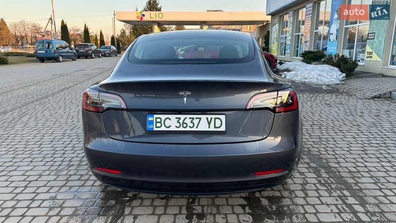 Седан Tesla Model 3 2023 в Самборі