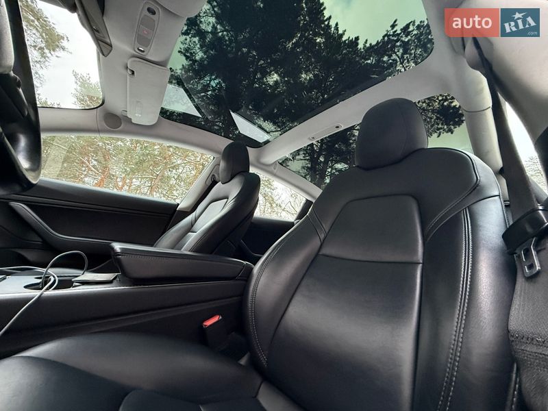 Седан Tesla Model 3 2018 в Киеве