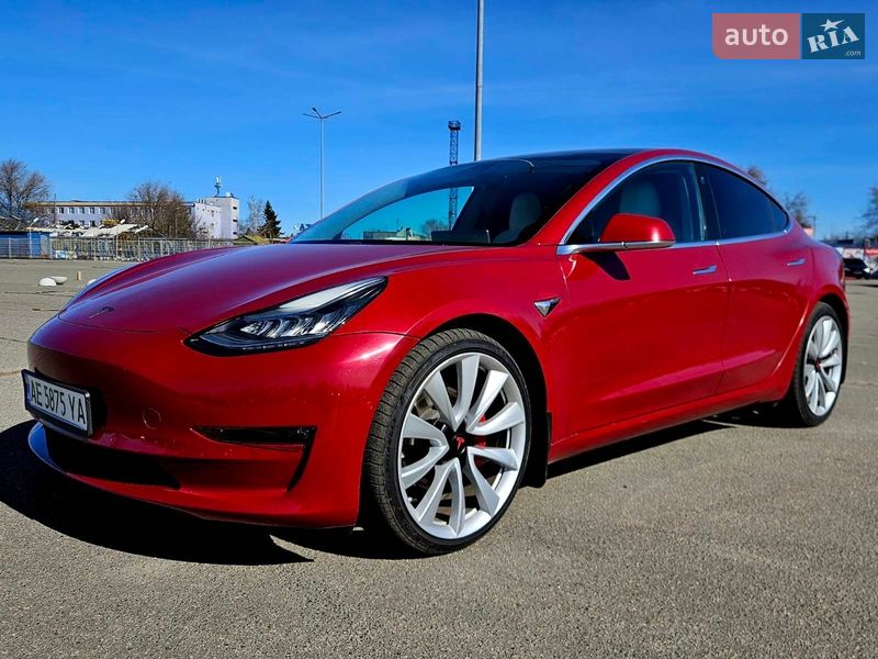 Седан Tesla Model 3 2018 в Дніпрі