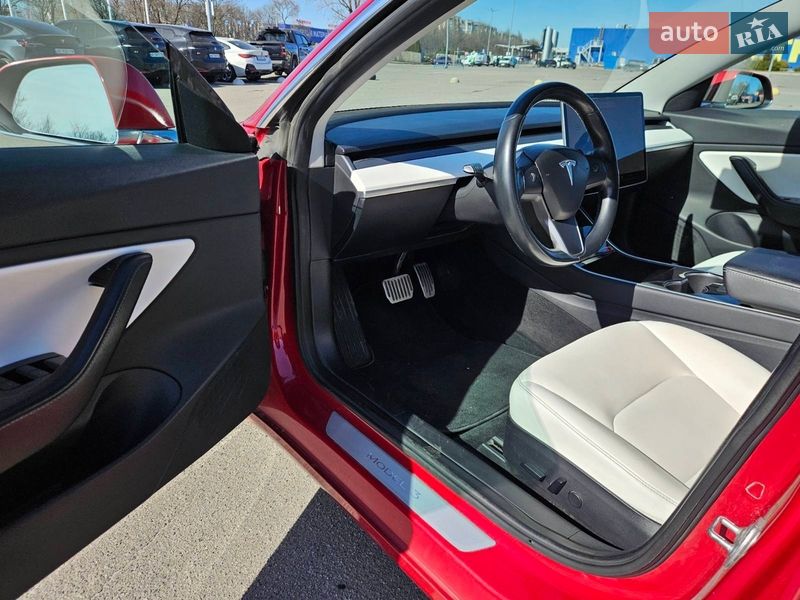 Седан Tesla Model 3 2018 в Дніпрі