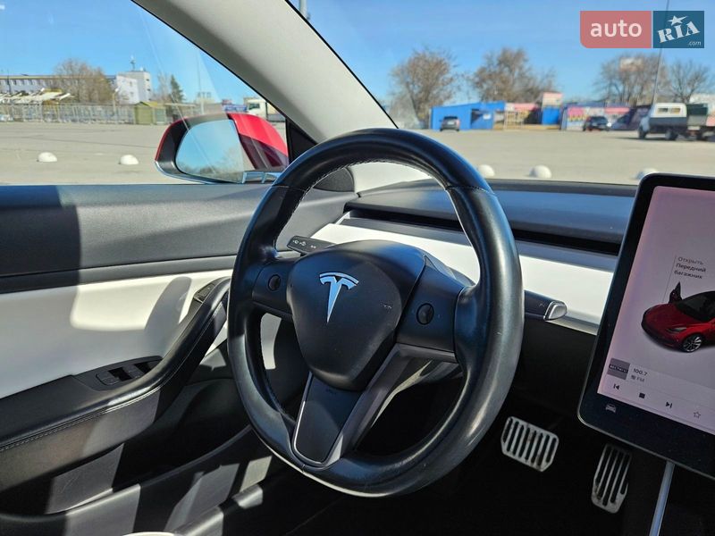 Седан Tesla Model 3 2018 в Дніпрі