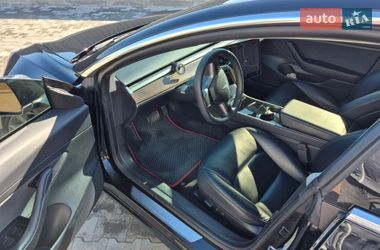 Седан Tesla Model 3 2019 в Бучі