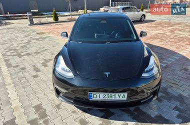 Седан Tesla Model 3 2019 в Бучі