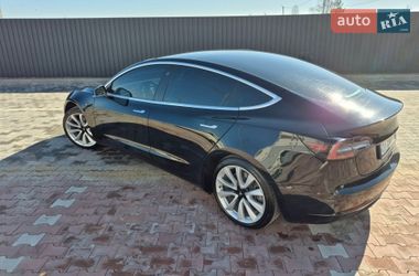 Седан Tesla Model 3 2019 в Бучі