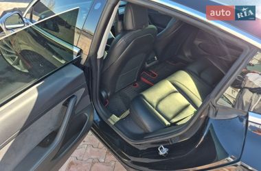 Седан Tesla Model 3 2019 в Бучі