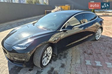 Седан Tesla Model 3 2019 в Бучі