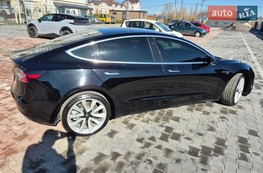 Седан Tesla Model 3 2019 в Бучі