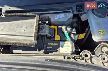 Седан Tesla Model 3 2019 в Бучі