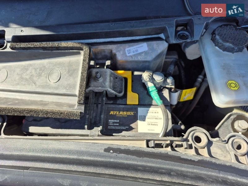 Седан Tesla Model 3 2019 в Бучі