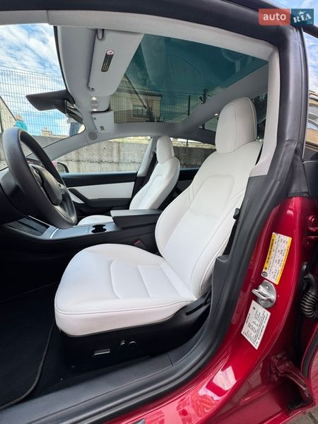 Седан Tesla Model 3 2021 в Львові