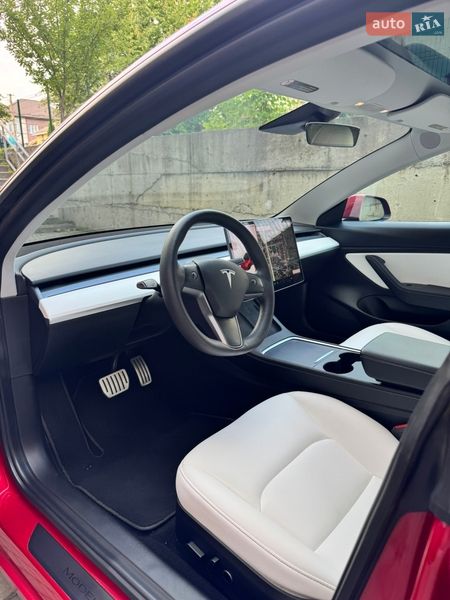 Седан Tesla Model 3 2021 в Львові