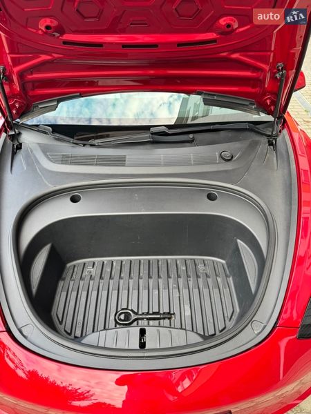 Седан Tesla Model 3 2021 в Львові