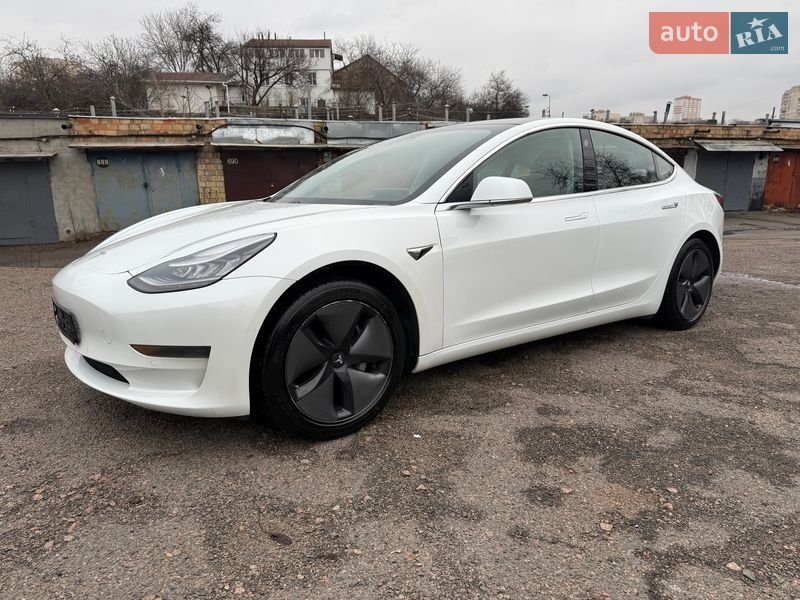 Седан Tesla Model 3 2018 в Киеве