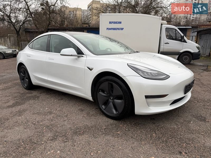 Седан Tesla Model 3 2018 в Киеве
