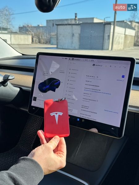 Седан Tesla Model 3 2020 в Кременчуці