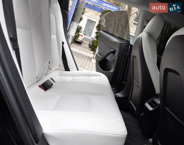 Седан Tesla Model 3 2021 в Одессе